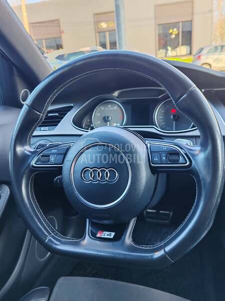 Audi S4 quattro