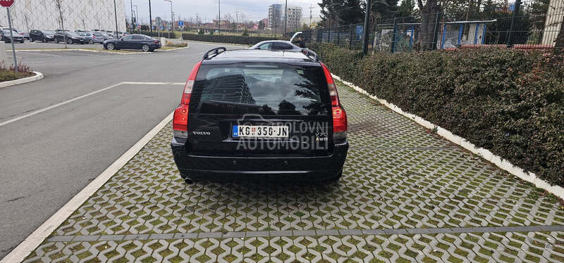 Volvo V70 