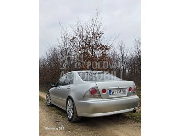 Lexus IS 200 6 cilindra