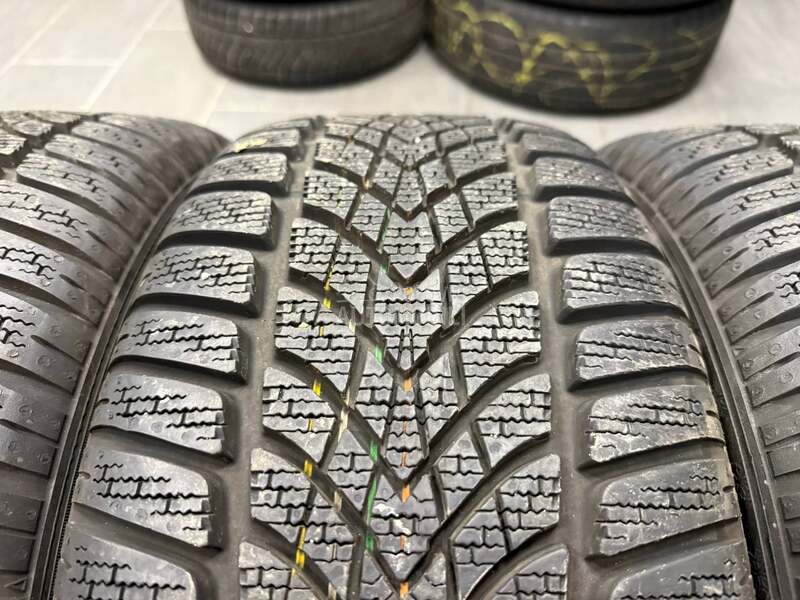 Dunlop 225/45 R17 Zimska