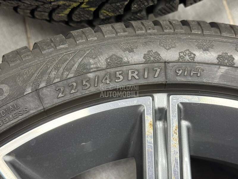 Dunlop 225/45 R17 Zimska