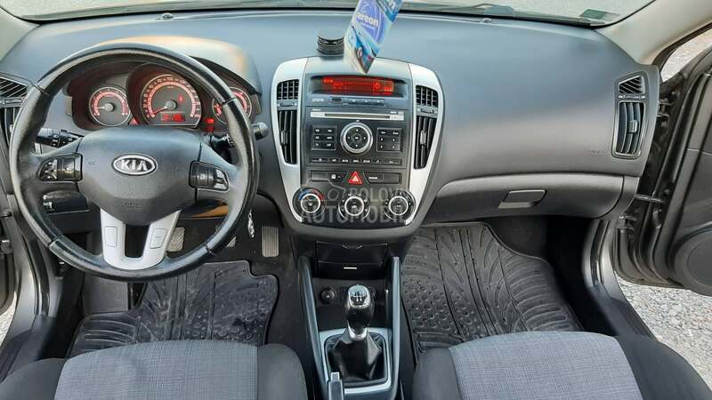 Kia cee`d 1.4 0ČUVAN 0DLIČN0