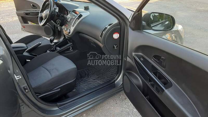 Kia cee`d 1.4 0ČUVAN 0DLIČN0