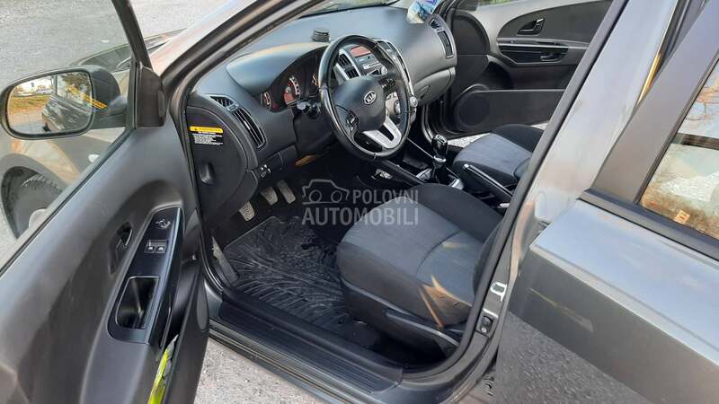 Kia cee`d 1.4 0ČUVAN 0DLIČN0