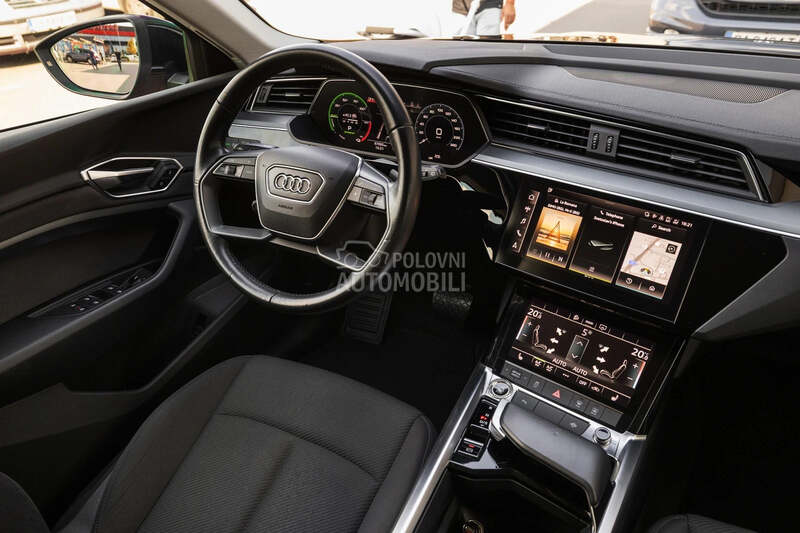 Audi e-tron 