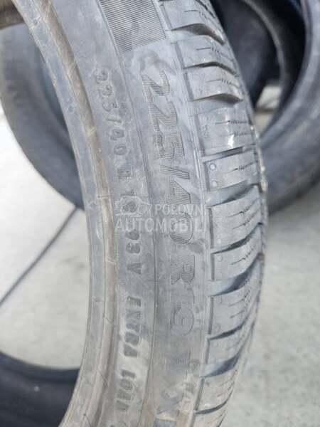 Continental 225/40 R19 Zimska