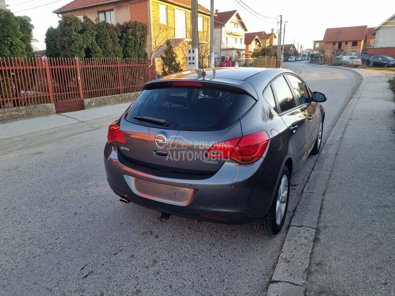 Opel Astra J 