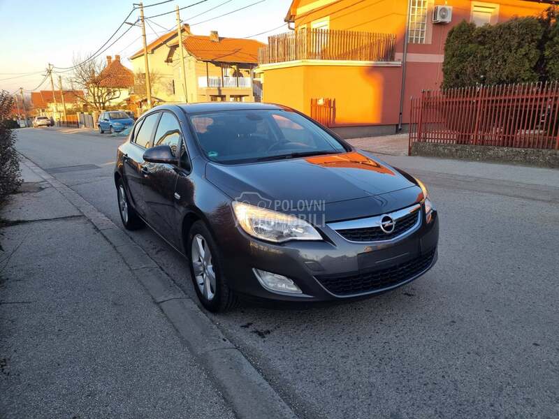 Opel Astra J 