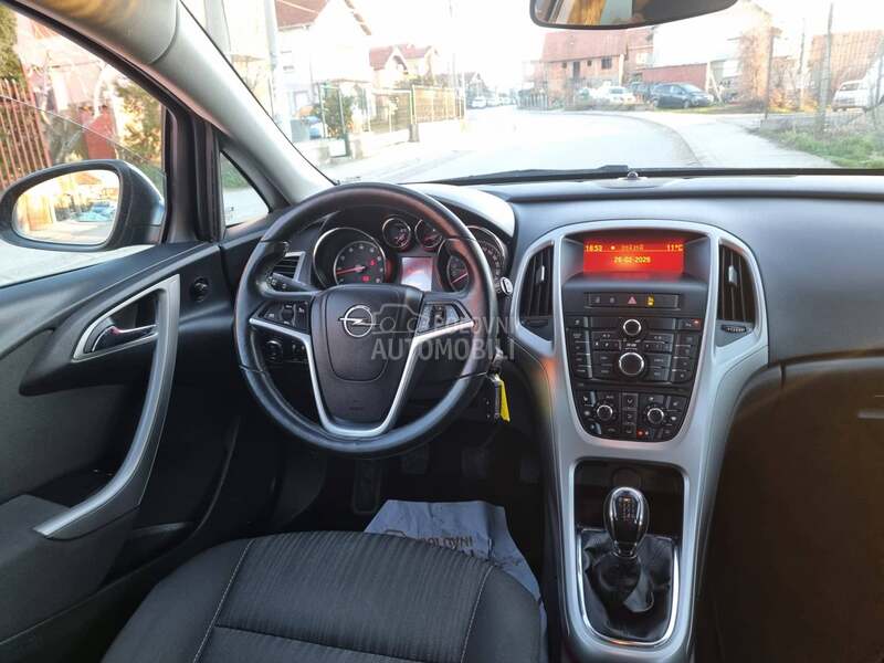 Opel Astra J 