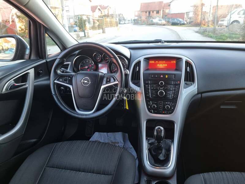 Opel Astra J 
