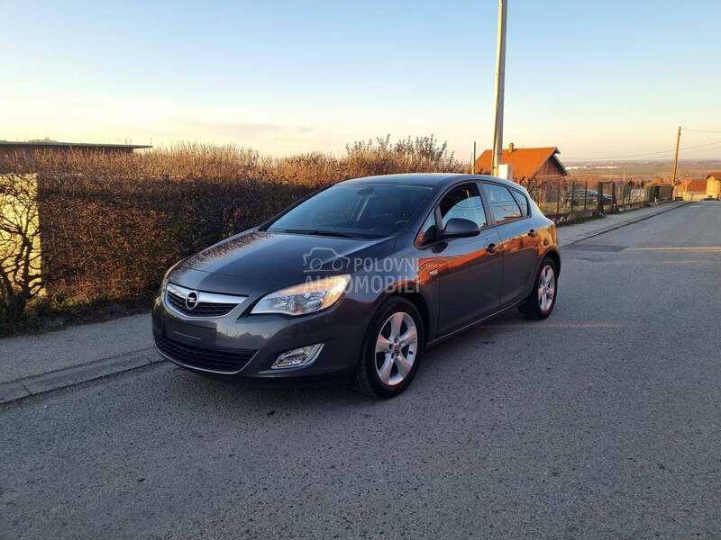 Opel Astra J 