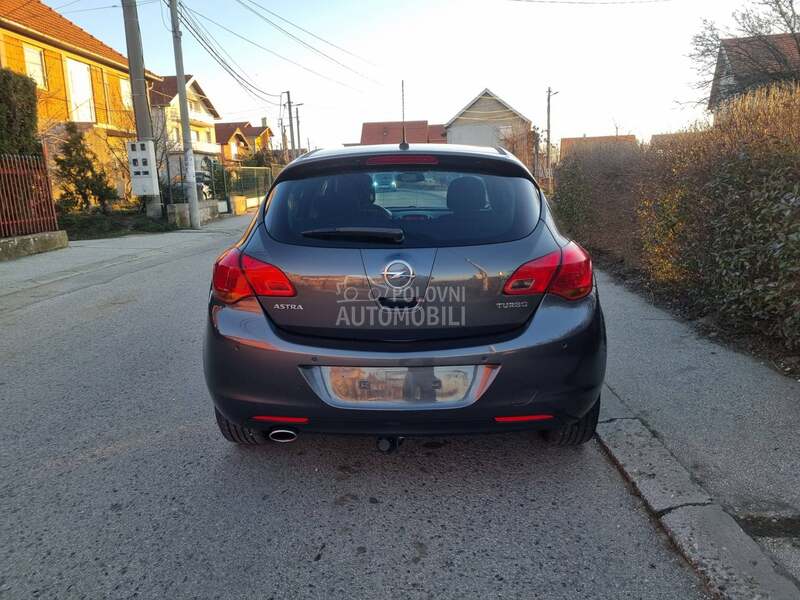 Opel Astra J 
