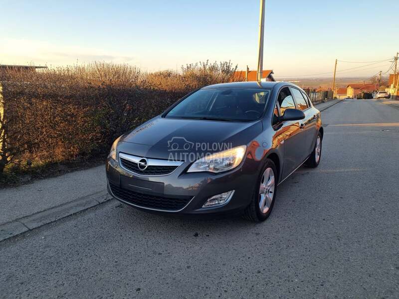 Opel Astra J 