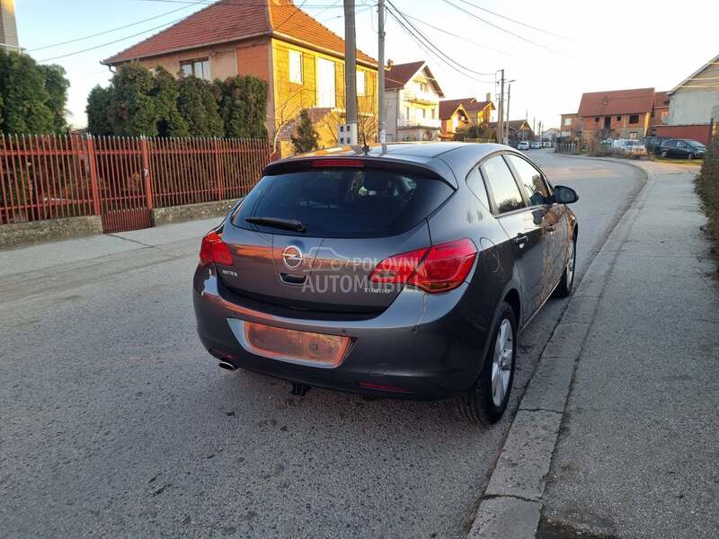 Opel Astra J 