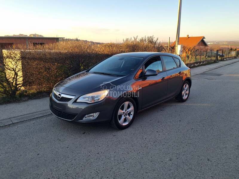 Opel Astra J 