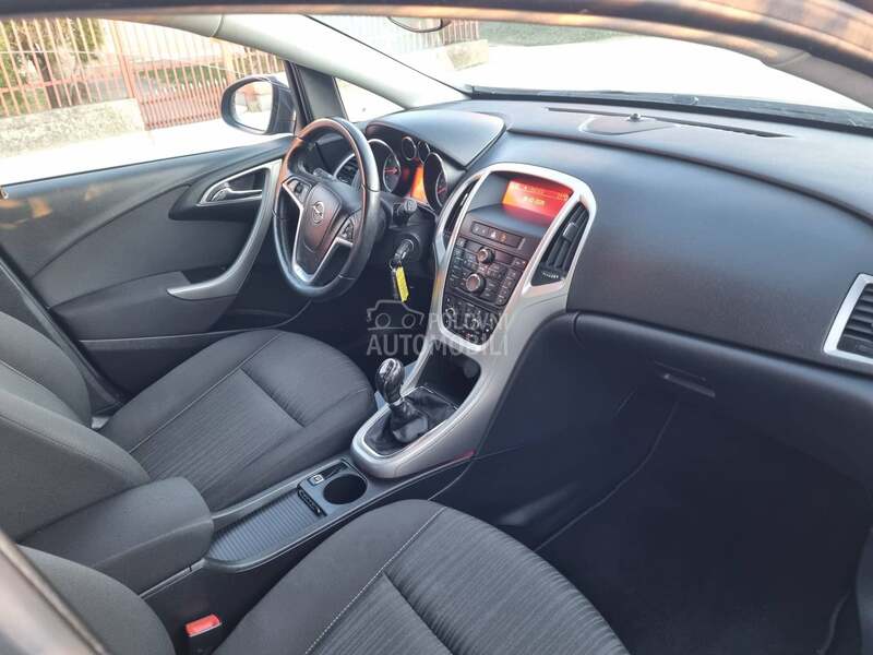 Opel Astra J 