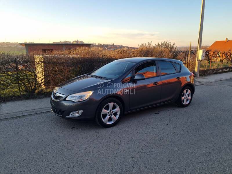 Opel Astra J 
