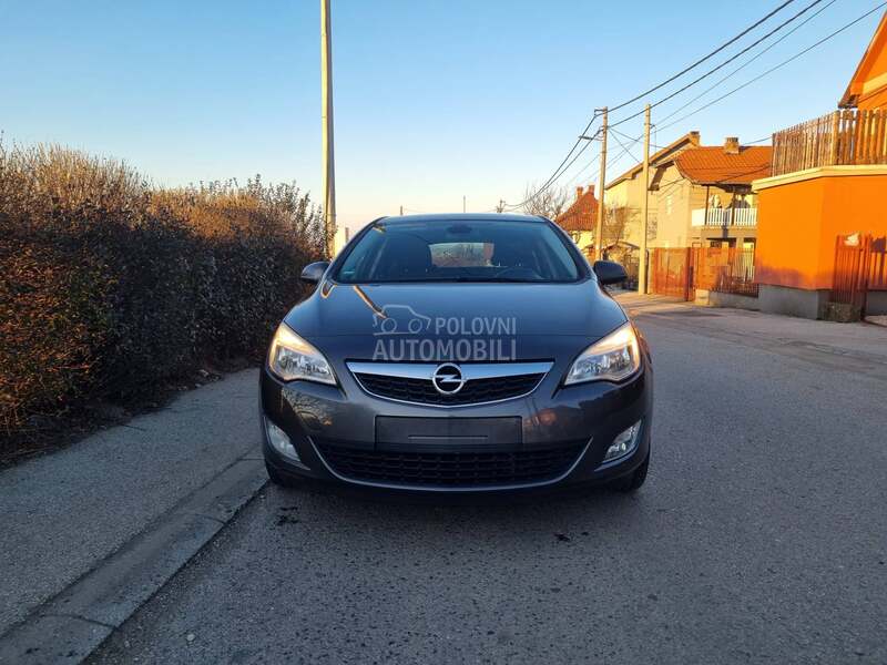 Opel Astra J 