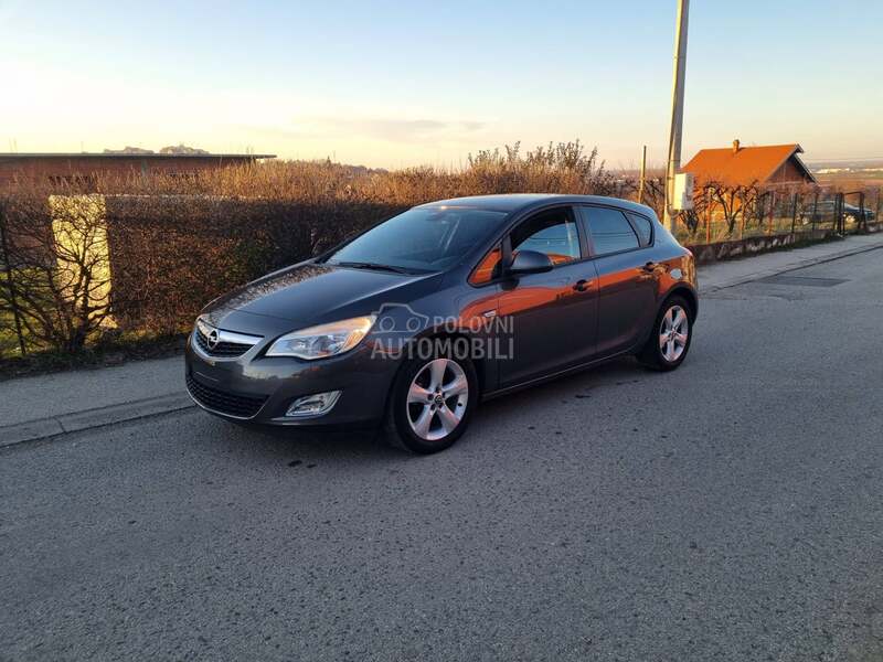 Opel Astra J 