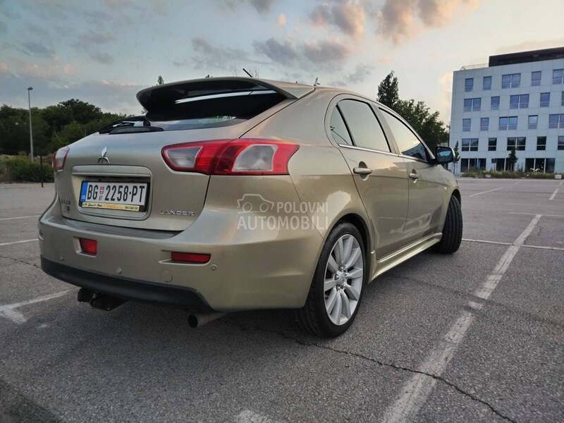 Mitsubishi Lancer 