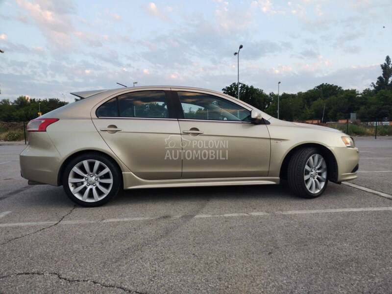 Mitsubishi Lancer 