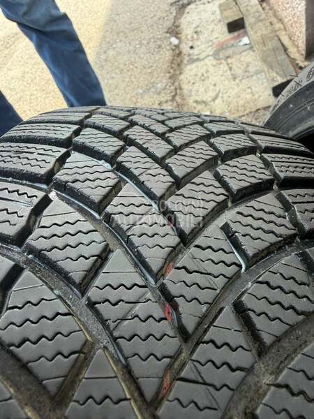 Bridgestone 205/40 R17 Zimska