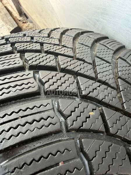 Bridgestone 205/40 R17 Zimska