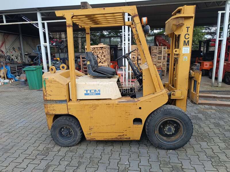 TCM FD 30 dizel 3 tone
