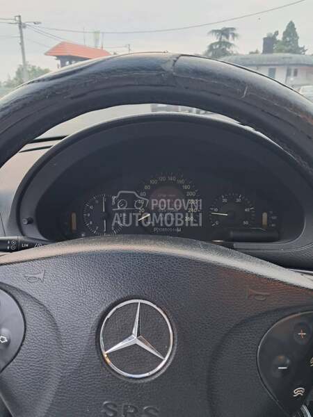 Mercedes Benz E 220 