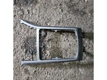 Plastika oko menjaca za Opel Astra H od 2004. do 2010. god.