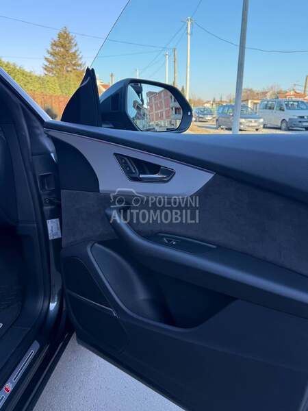 Audi Q8 S line