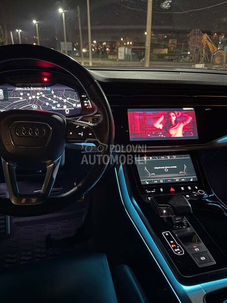 Audi Q8 S line