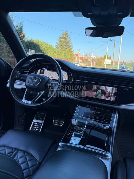 Audi Q8 S line