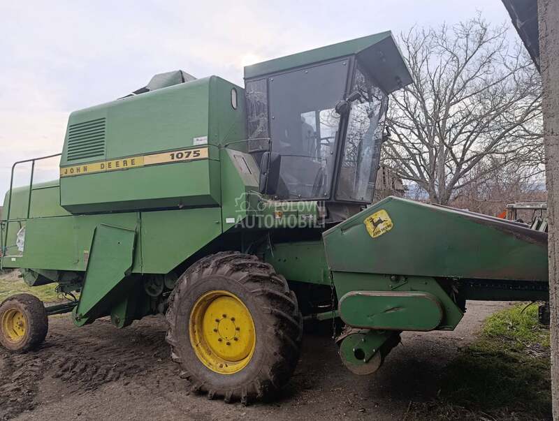 John Deere 975