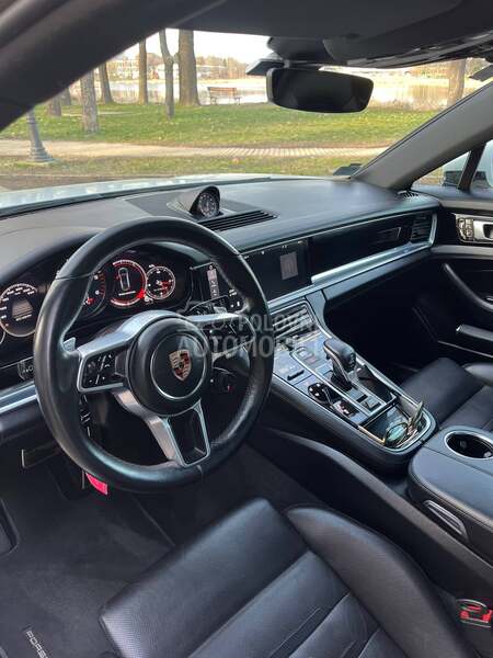 Porsche Panamera 4S