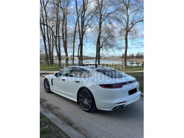 Porsche Panamera 4S