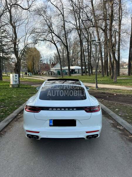 Porsche Panamera 4S