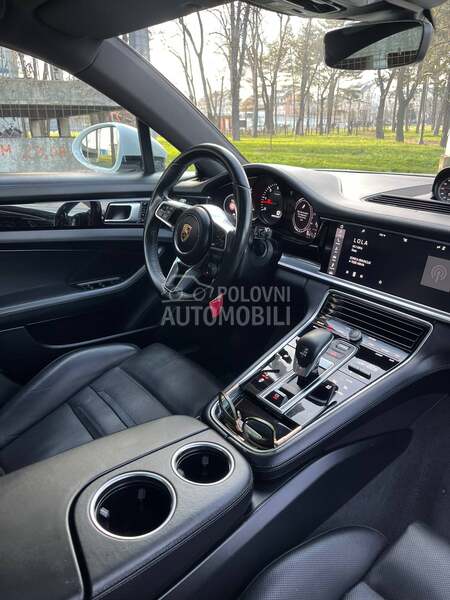 Porsche Panamera 4S