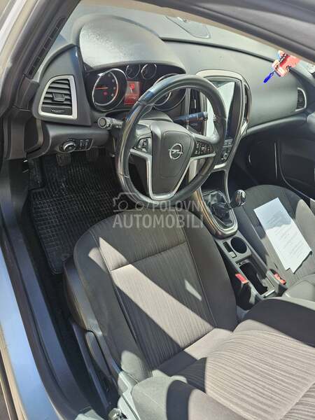 Opel Astra J 1.4T