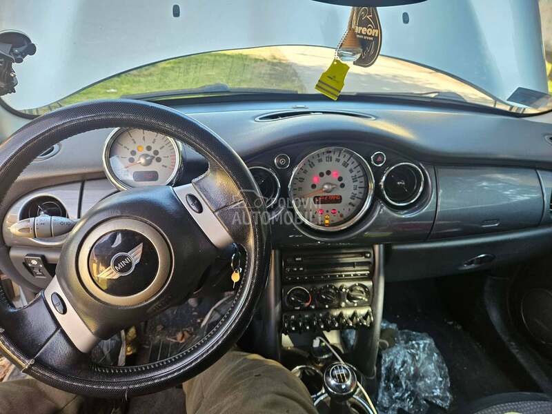 MINI Cooper 1.6