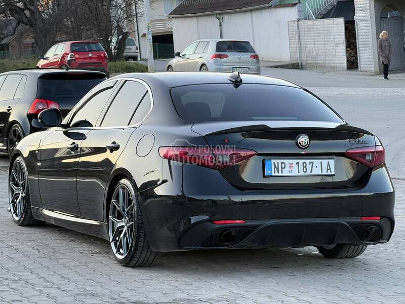 Alfa Romeo Giulia Q2