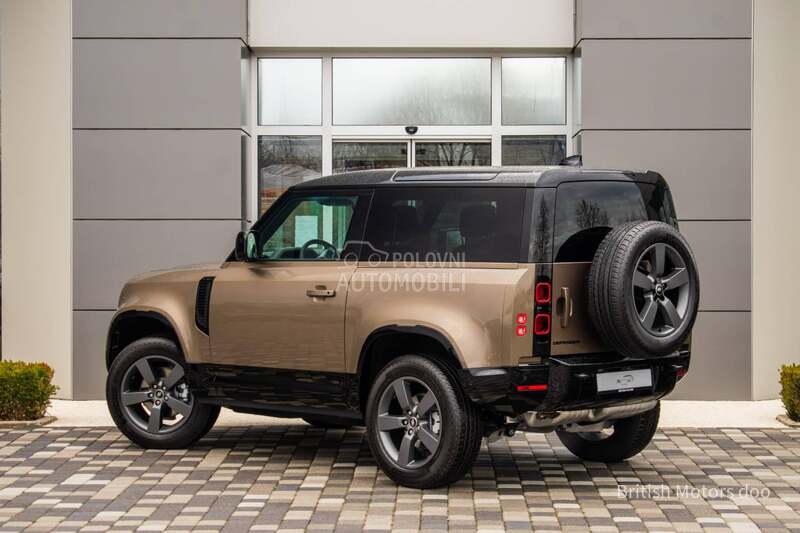 Land Rover Defender 