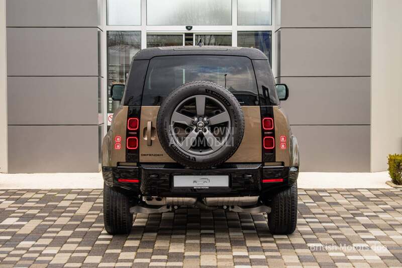 Land Rover Defender 