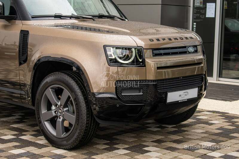 Land Rover Defender 