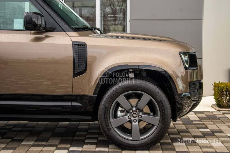 Land Rover Defender 