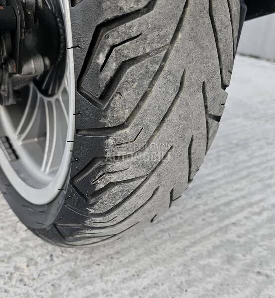 Piaggio MP3 B KATEGORIJA