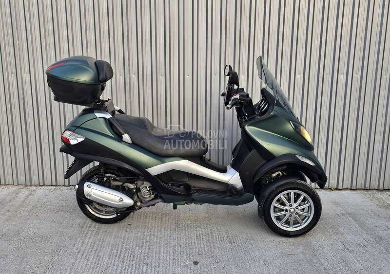 Piaggio MP3 B KATEGORIJA