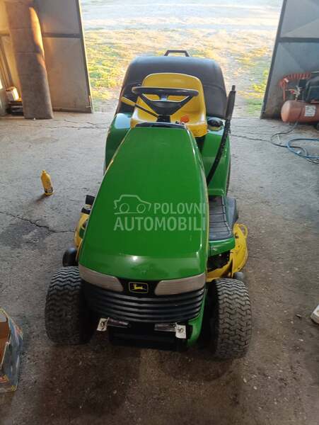 John Deere LRT 166