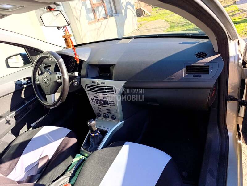 Opel Astra H 