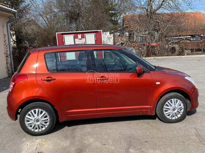 Suzuki Swift 